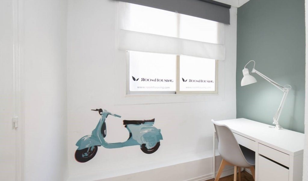 Piso Compartido en Carrer Gran de Gràcia, Barcelona - ¡Habitación doble en un piso reformado en Gracia! RH17-R2 | Roomgo - Image 4
