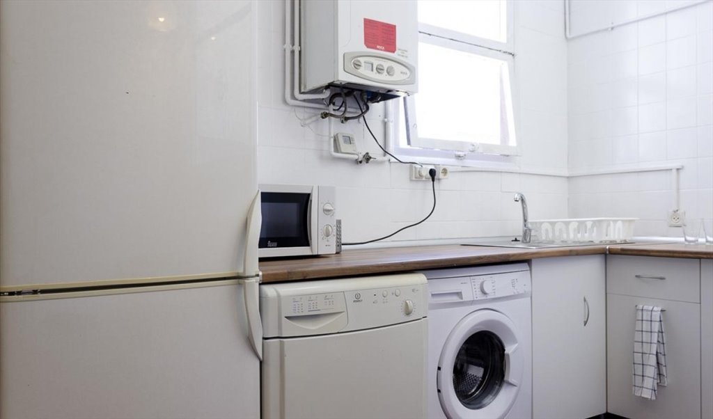 Piso Compartido en Carrer Gran de Gràcia, Barcelona - ¡Habitación doble en un piso reformado en Gracia! RH17-R2 | Roomgo - Image 7