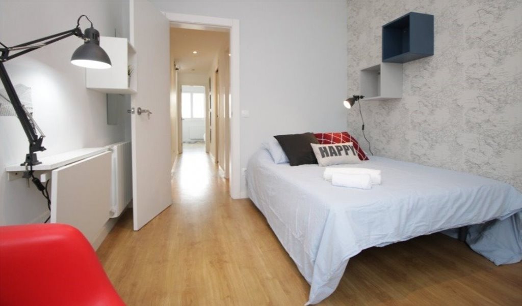 Piso Compartido en Avinguda de la Riera de Cassoles, Barcelona - ¡Habitación super luminosa en un piso reformado en Gracia! RH12-R3 | Roomgo - Image 2