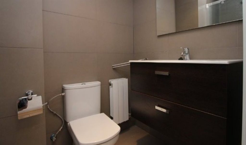 Piso Compartido en Avinguda de la Riera de Cassoles, Barcelona - ¡Habitación super luminosa en un piso reformado en Gracia! RH12-R3 | Roomgo - Image 5
