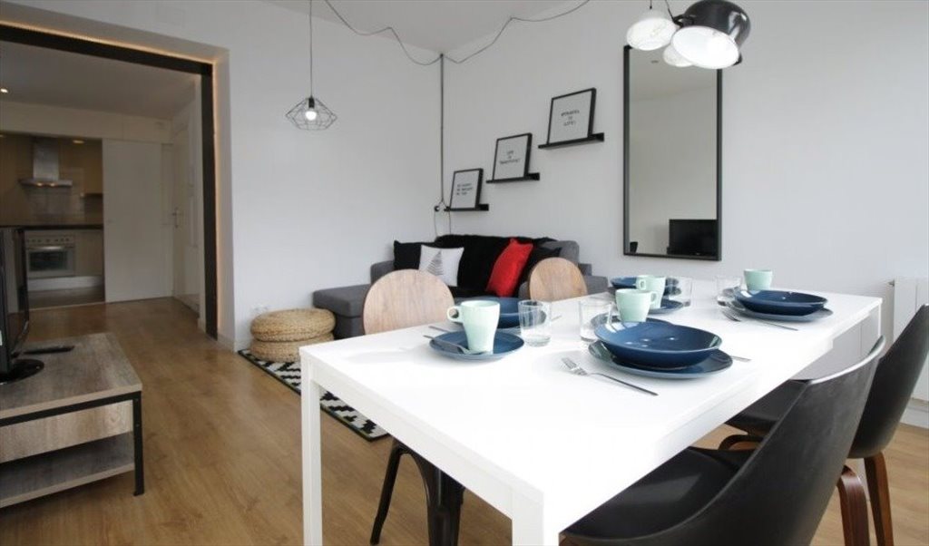 Piso Compartido en Avinguda de la Riera de Cassoles, Barcelona - ¡Habitación super luminosa en un piso reformado en Gracia! RH12-R3 | Roomgo - Image 7