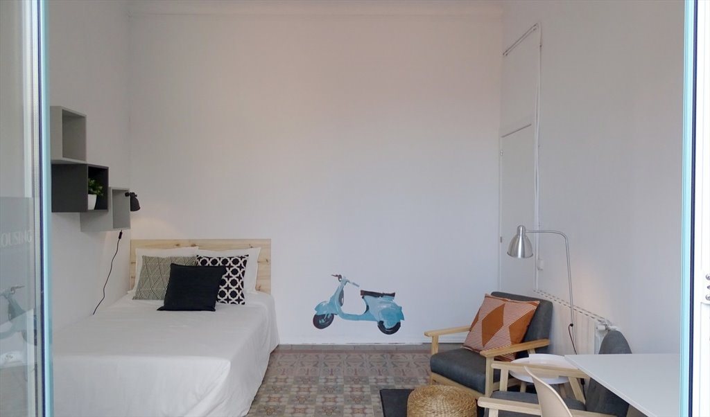 Piso Compartido en Carrer Gran de Gràcia, Barcelona - ¡Habitación doble en un piso recién reformado en Gracia! RH18-R3 | Roomgo - Image 4