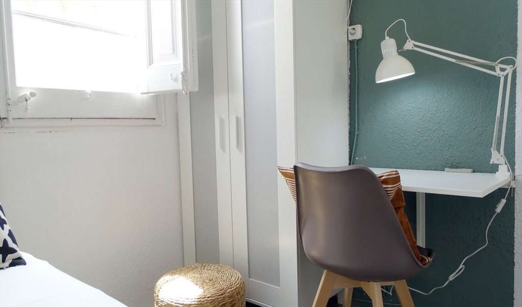 Piso Compartido en Carrer Gran de Gràcia, Barcelona - ¡Habitación individual en un piso recién reformado en Gracia! RH18-R6 | Roomgo - Image 2