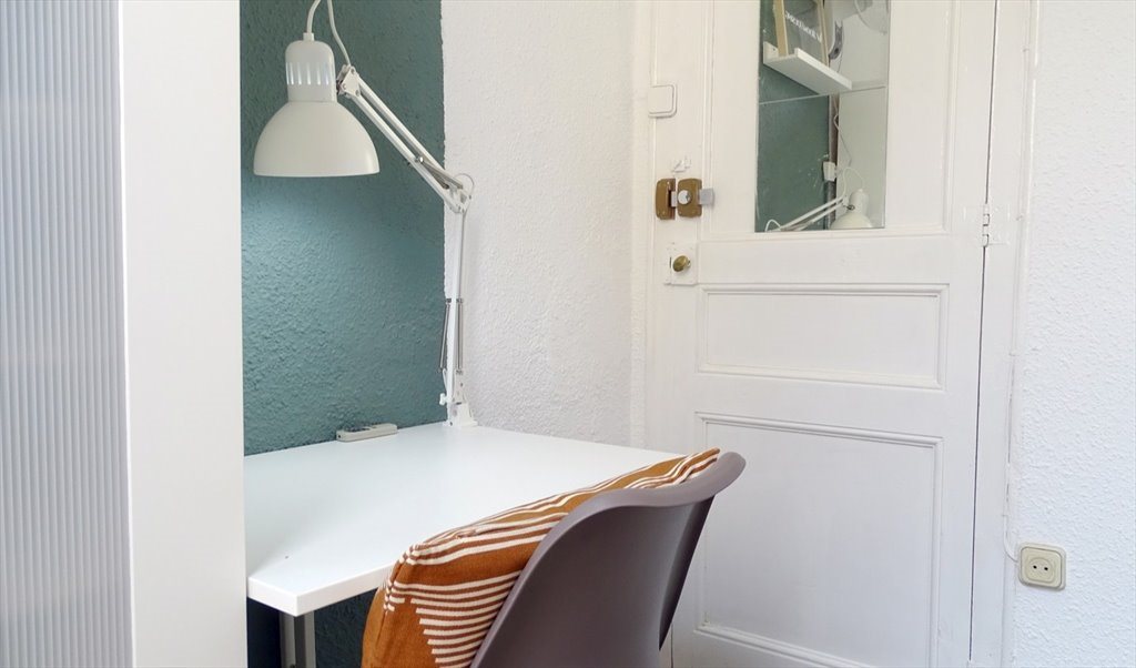 Piso Compartido en Carrer Gran de Gràcia, Barcelona - ¡Habitación individual en un piso recién reformado en Gracia! RH18-R6 | Roomgo - Image 3