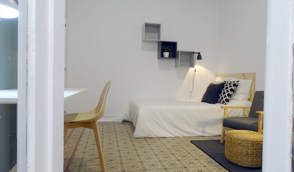 Piso Compartido en Carrer Gran de Gràcia, Barcelona - ¡Habitación doble en un piso recién reformado en Gracia! RH18-R7 | Roomgo - Image 2
