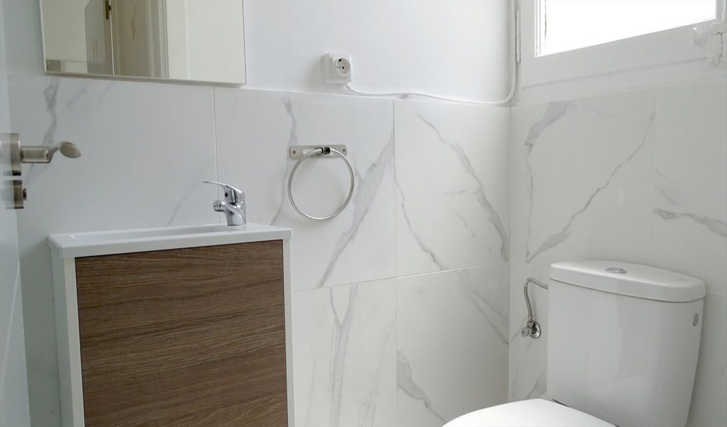 Piso Compartido en Carrer Gran de Gràcia, Barcelona - ¡Habitación doble en un piso recién reformado en Gracia! RH18-R7 | Roomgo - Image 6