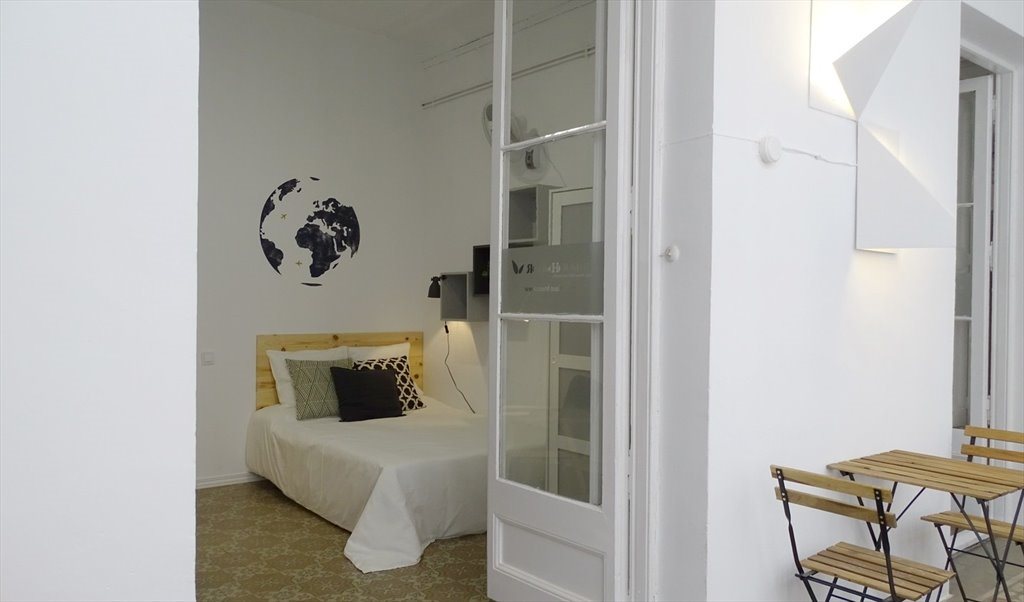 Piso Compartido en Carrer Gran de Gràcia, Barcelona - ¡Habitación doble en un piso recién reformado en Gracia! RH18-R8 | Roomgo - Image 5
