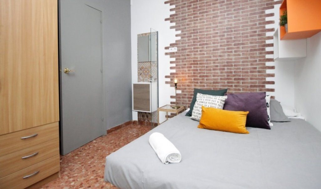 Piso Compartido en Carrer de Roger de Llúria, Barcelona - RH3-R10 ¡Habitación en el centro de Barcelona con servicio de limpieza en las zonas comunes! | Roomgo - Image 4