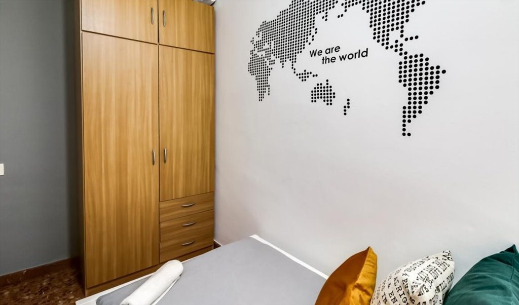 Piso Compartido en Carrer de Roger de Llúria, Barcelona - RH3-R14 ¡Habitación en el centro de Barcelona con servicio de limpieza en las zonas comunes! | Roomgo - Image 3