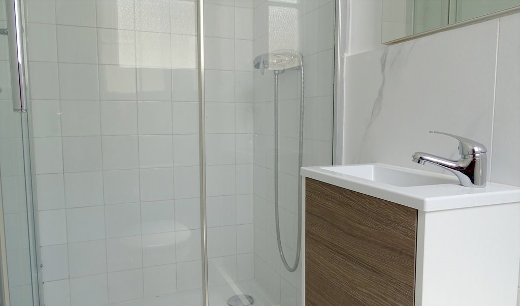 Piso Compartido en Carrer Gran de Gràcia, Barcelona - ¡Habitación doble en un piso recién reformado en Gracia! RH18-R9 | Roomgo - Image 7