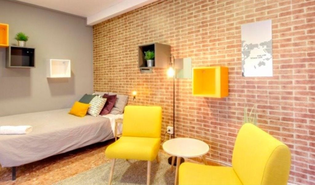 Piso Compartido en Carrer de Roger de Llúria, Barcelona - RH3-R17 Habitación grande y recién reformada. | Roomgo - Image 2