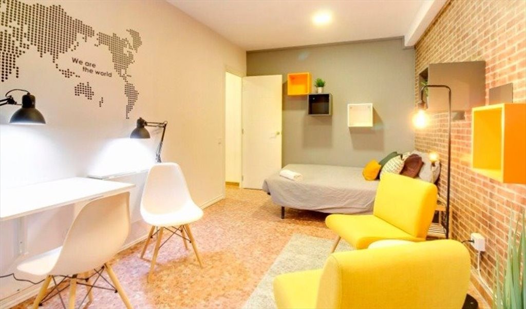 Piso Compartido en Carrer de Roger de Llúria, Barcelona - RH3-R17 Habitación grande y recién reformada. | Roomgo - Image 3