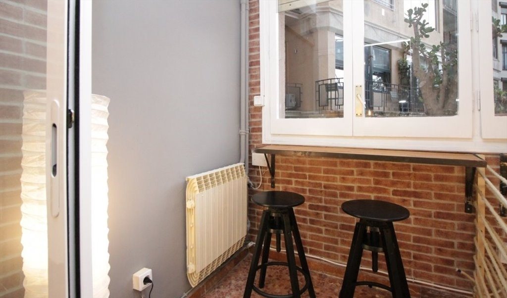 Piso Compartido en Carrer de Roger de Llúria, Barcelona - RH3-R17 Habitación grande y recién reformada. | Roomgo - Image 4