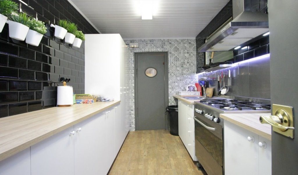 Piso Compartido en Carrer de Roger de Llúria, Barcelona - RH3-R17 Habitación grande y recién reformada. | Roomgo - Image 5