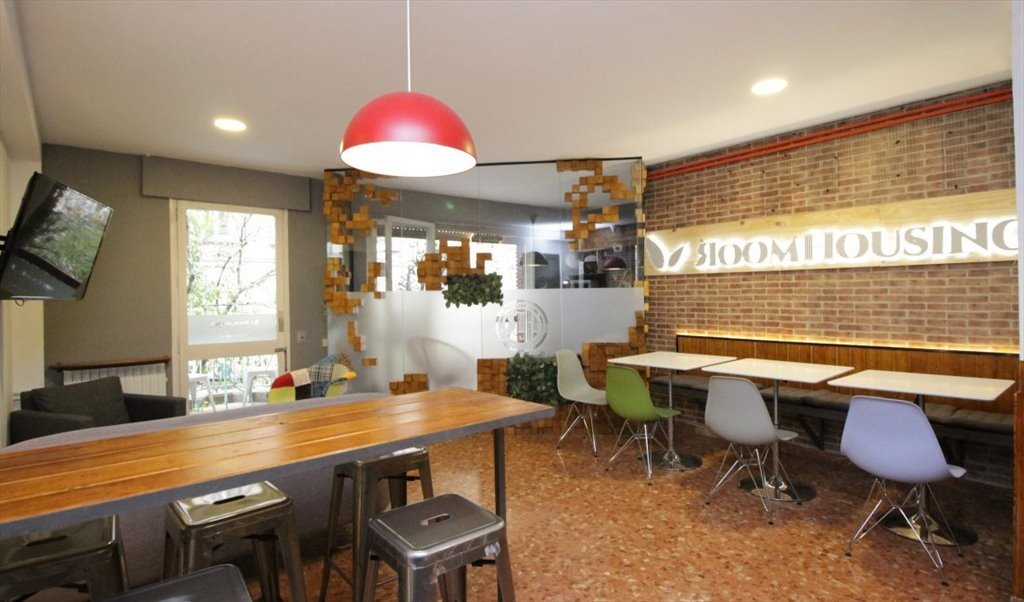 Piso Compartido en Carrer de Roger de Llúria, Barcelona - RH3-R17 Habitación grande y recién reformada. | Roomgo - Image 6