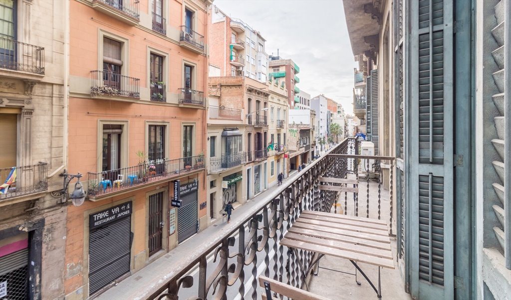 Piso Compartido en Carrer Gran de Gràcia, Barcelona - RH8A-R4 Habitación doble con balcón en Gràcia | Roomgo - Image 4