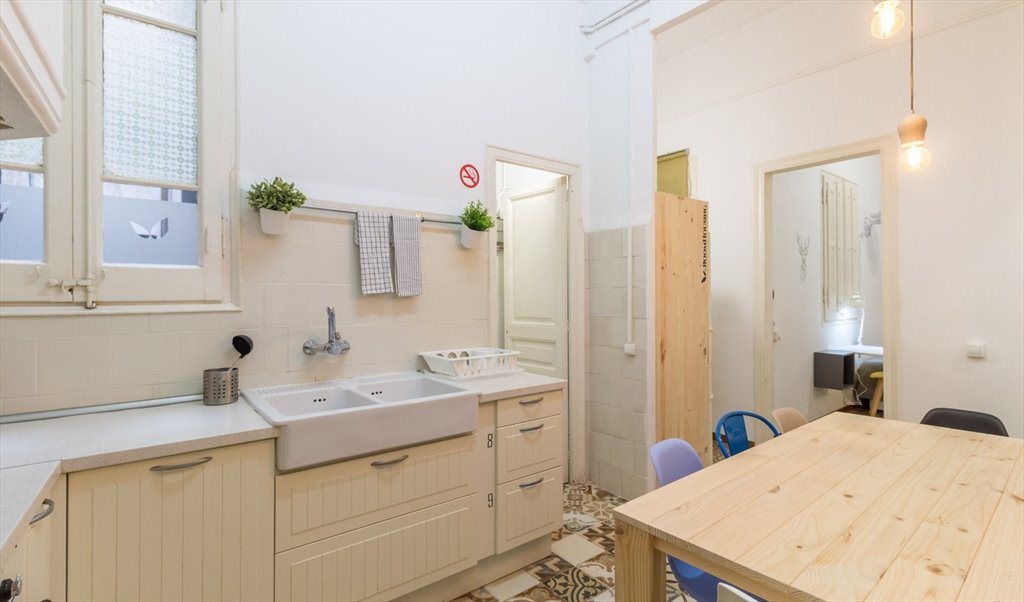 Piso Compartido en Carrer Gran de Gràcia, Barcelona - RH8A-R4 Habitación doble con balcón en Gràcia | Roomgo - Image 7