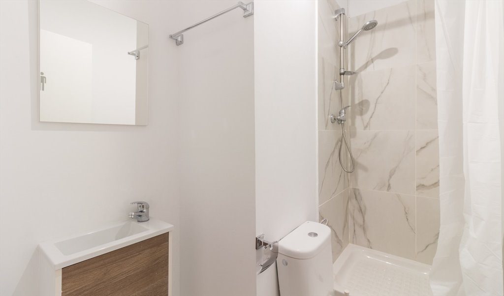 Piso Compartido en Carrer Gran de Gràcia, Barcelona - RH8A-R4 Habitación doble con balcón en Gràcia | Roomgo - Image 8