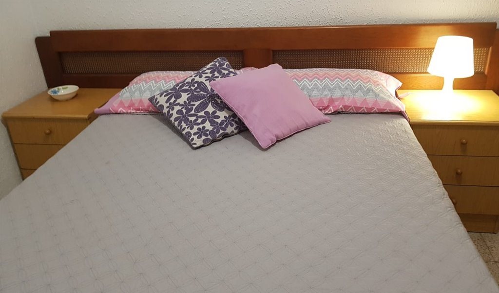 Piso Compartido en Carrer de Roger de Flor, Eixample - Habitación individual, cama (1,35m), muy tranquila. | Roomgo - Image 2