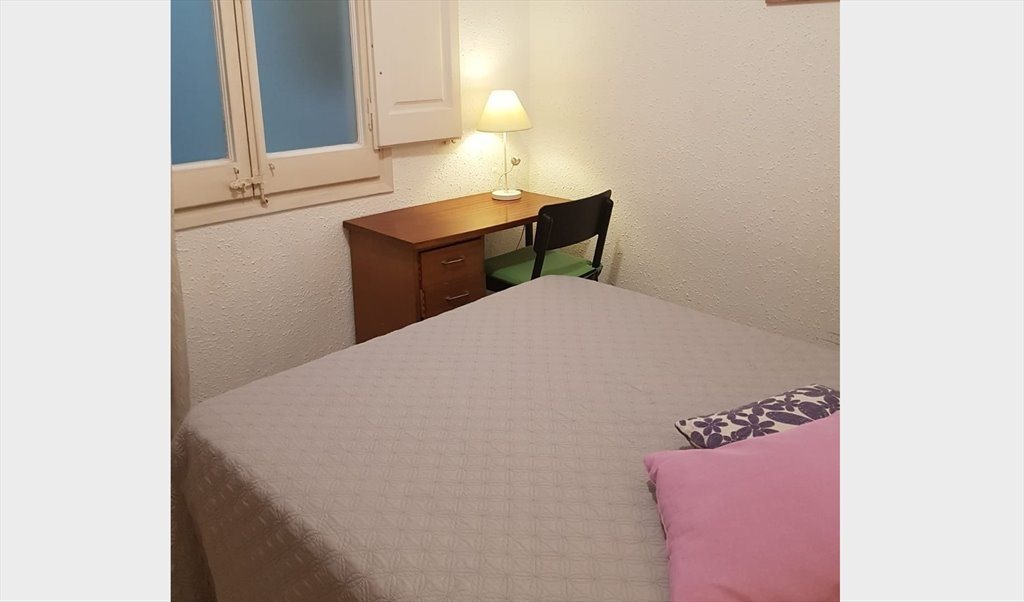 Piso Compartido en Carrer de Roger de Flor, Eixample - Habitación individual, cama (1,35m), muy tranquila. | Roomgo - Image 3