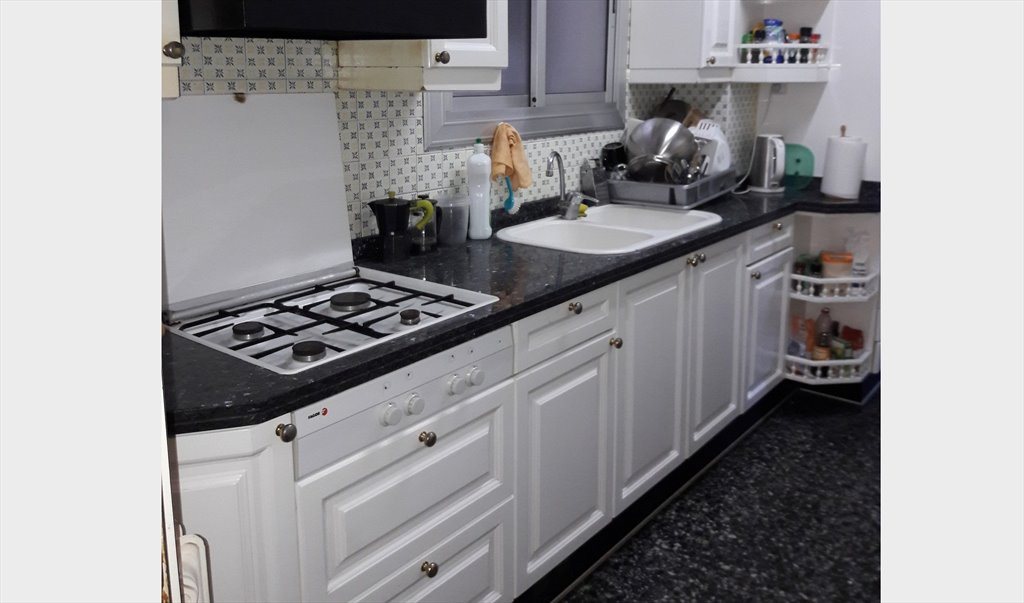 Piso Compartido en Carrer de Roger de Flor, Eixample - Habitación individual, cama (1,35m), muy tranquila. | Roomgo - Image 4