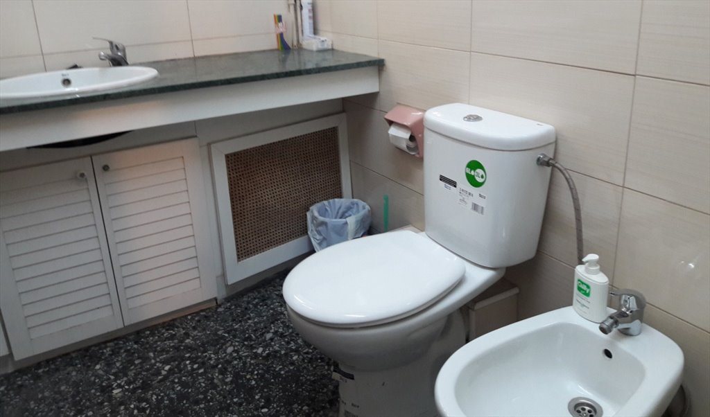 Piso Compartido en Carrer de Roger de Flor, Eixample - Habitación individual, cama (1,35m), muy tranquila. | Roomgo - Image 5