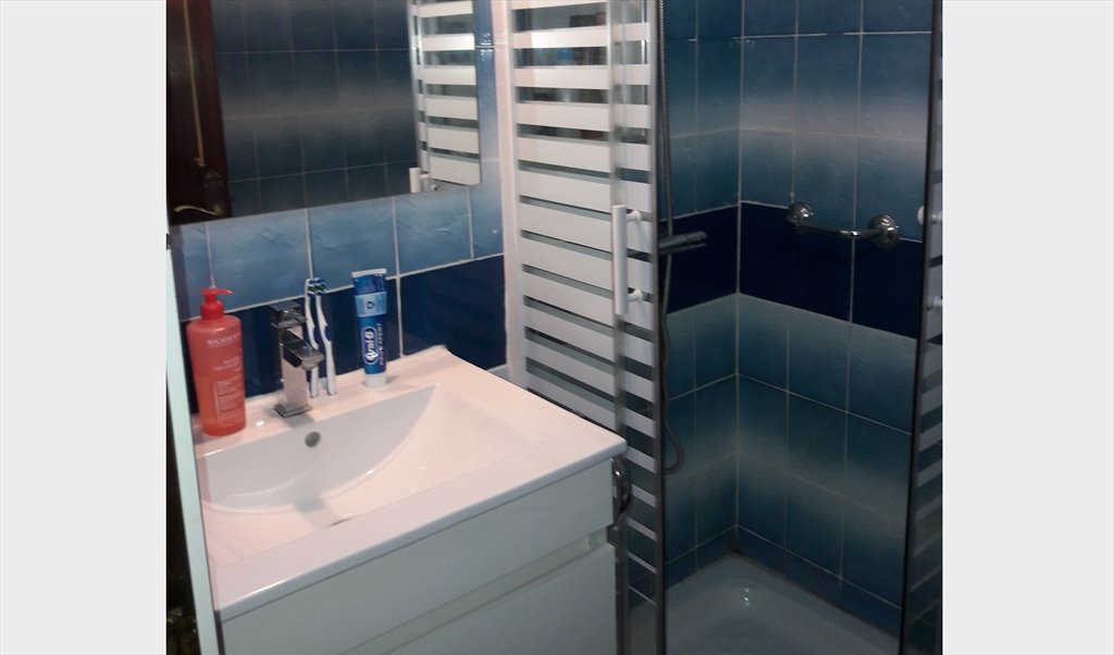 Piso Compartido en Carrer de Roger de Flor, Eixample - Habitación individual, cama (1,35m), muy tranquila. | Roomgo - Image 6