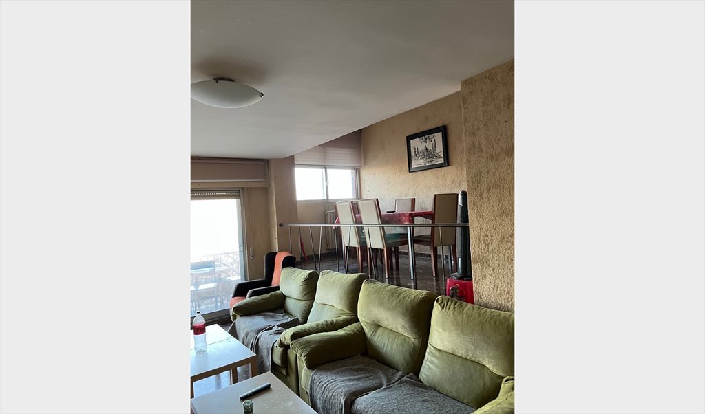 Piso Compartido en Calle Poetisa Violeta Parra, El Rabal - Piso cerca campus Río Ebro y centro ciudad | Roomgo - Image 2