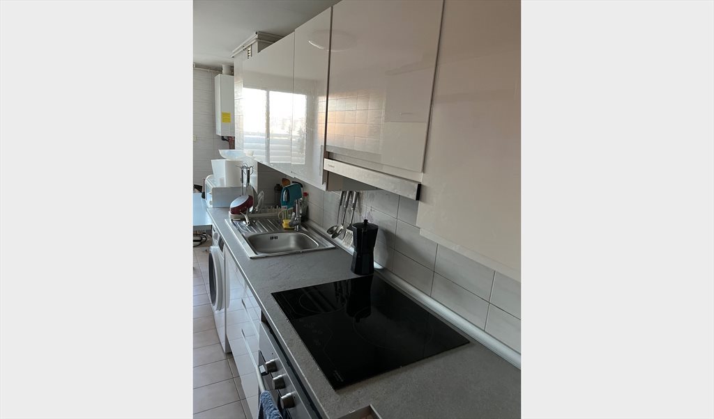 Piso Compartido en Calle Poetisa Violeta Parra, El Rabal - Piso cerca campus Río Ebro y centro ciudad | Roomgo - Image 4