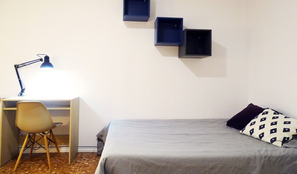 Piso Compartido en Carrer de Roger de Llúria, Barcelona - RH3-R18 Habitación recién reformada en Gracia | Roomgo - Image 3