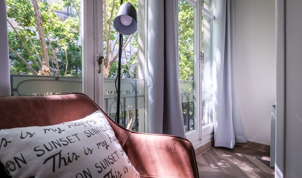 Piso Compartido en Carrer del Rosselló, Barcelona - Beautiful Double Bedroom in Eixample! (RH10A-R3) | Roomgo - Image 4