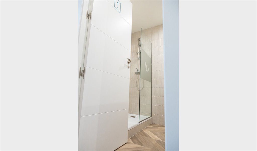 Piso Compartido en Carrer del Rosselló, Barcelona - Cosy Room in Eixample (RH10A-R4) | Roomgo - Image 6