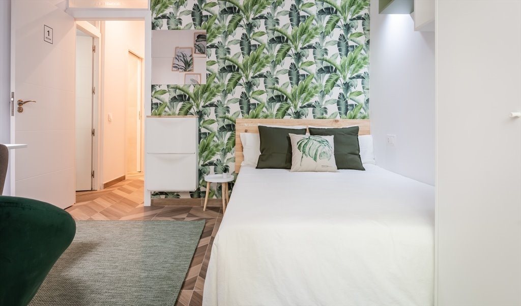 Piso Compartido en Carrer del Rosselló, Barcelona - Amplia Habitacion con Luz natural en Eixample! (RH11A-R1) | Roomgo - Image 5