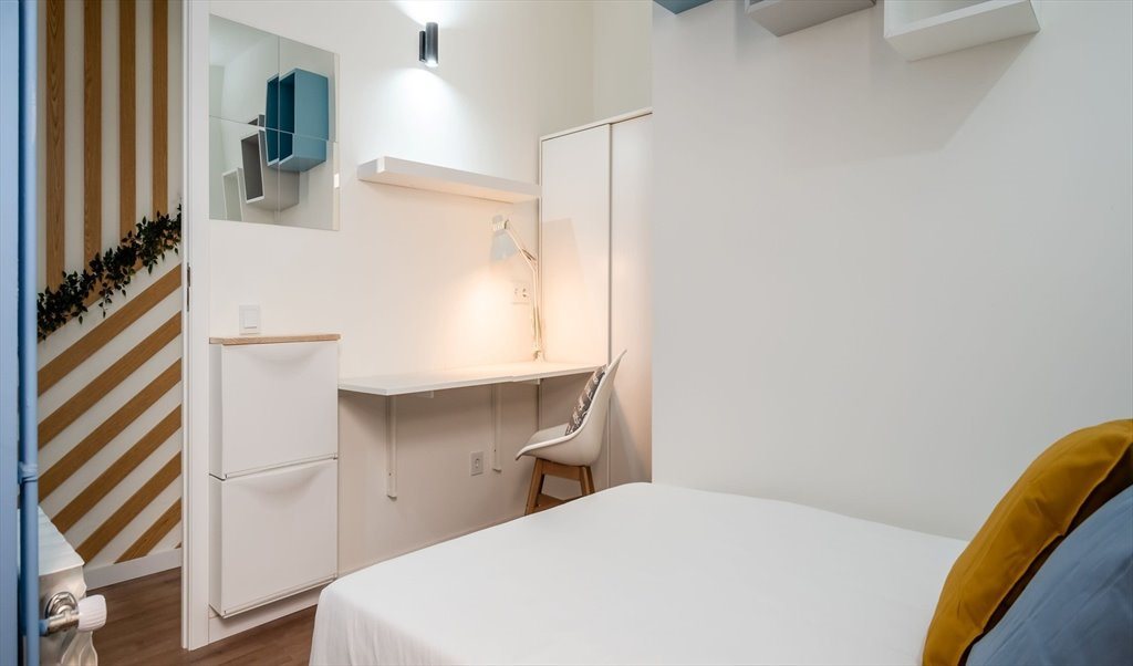 Piso Compartido en Ronda de Sant Pere, Barcelona - (RH26-R4)  Amplia habitación doble en hermoso piso en Pl. Catalunya | Roomgo - Image 2