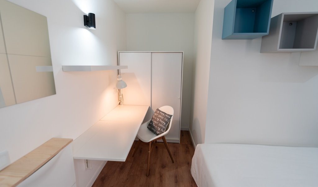 Piso Compartido en Ronda de Sant Pere, Barcelona - (RH26-R4)  Amplia habitación doble en hermoso piso en Pl. Catalunya | Roomgo - Image 3