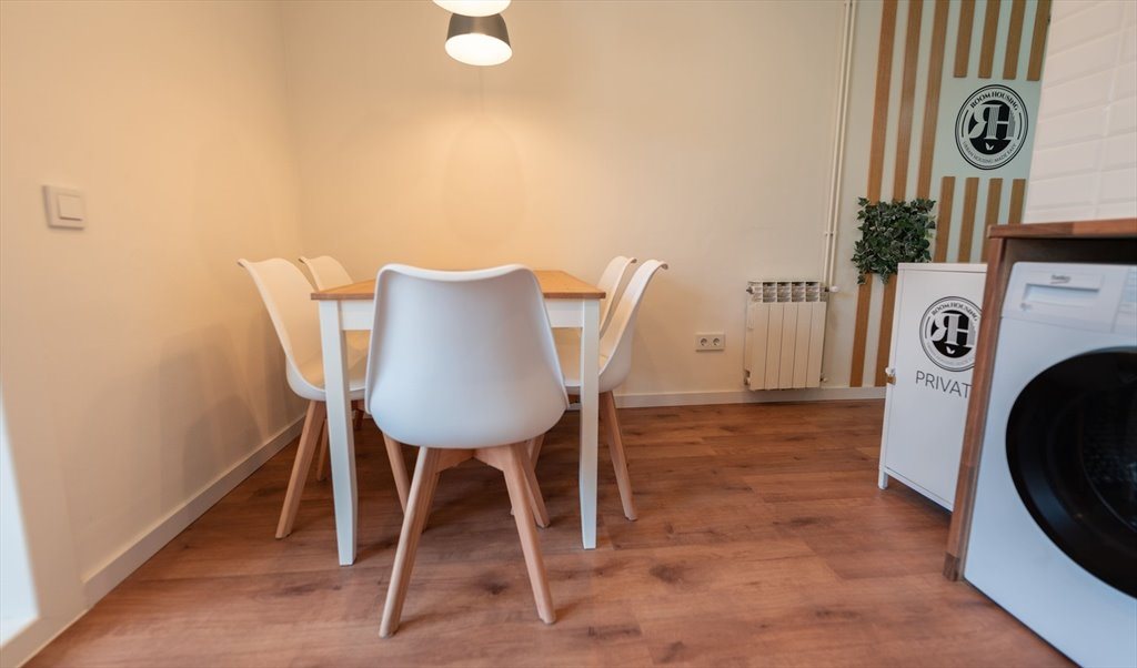 Piso Compartido en Ronda de Sant Pere, Barcelona - (RH26-R4)  Amplia habitación doble en hermoso piso en Pl. Catalunya | Roomgo - Image 4