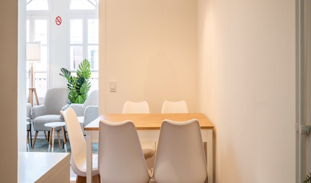 Piso Compartido en Ronda de Sant Pere, Barcelona - (RH26-R5) Hermosa habitacion individual en Pl. Catalunya | Roomgo - Image 4