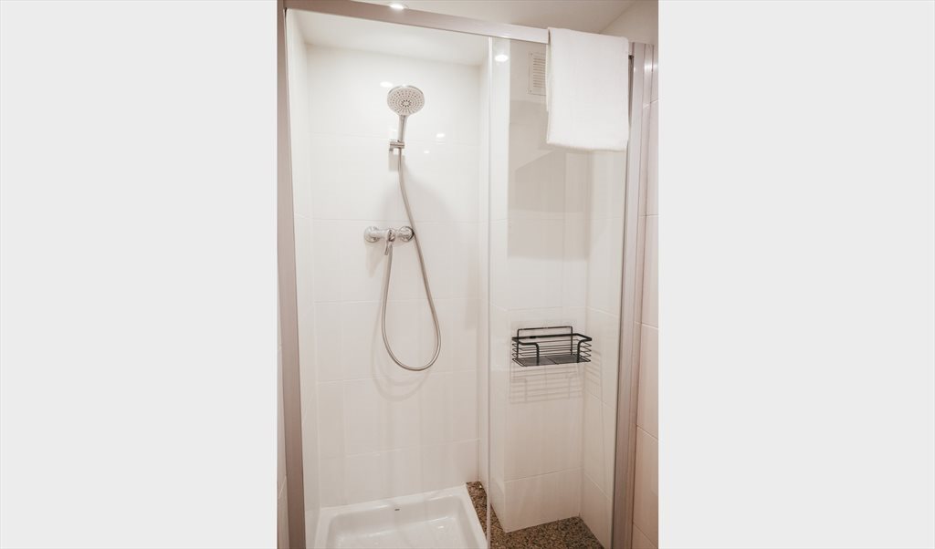 Piso Compartido en Carrer del Perelló, Sant Martí - PALAWAN ROOM: PERFECT | Roomgo - Image 3