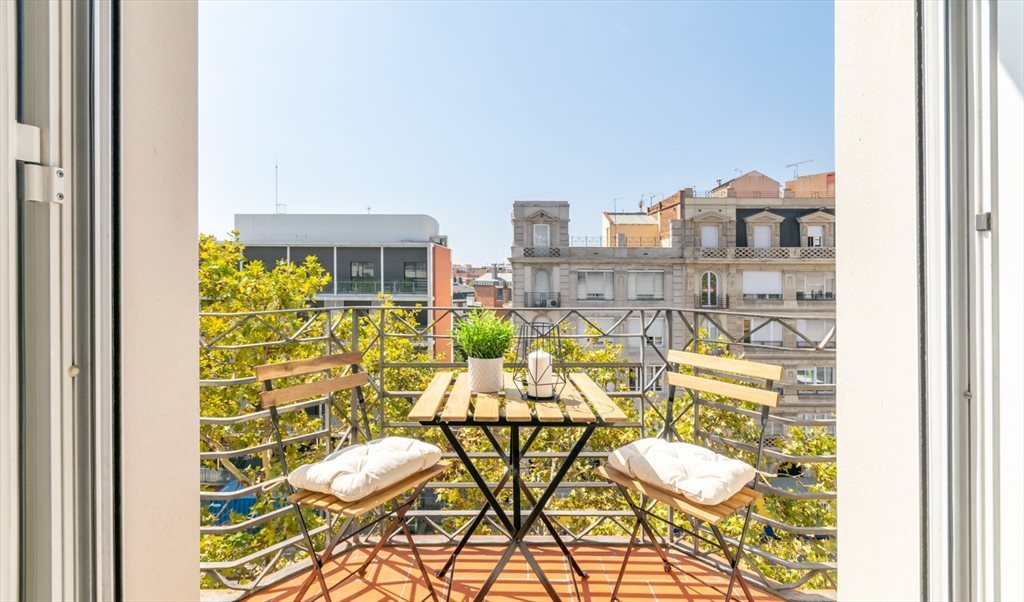Piso Compartido en Via Augusta, Sarrià-Sant Gervasi - VANCOUVER PRIVATE TERRACE & AIR CONDITIONING | Roomgo - Image 2