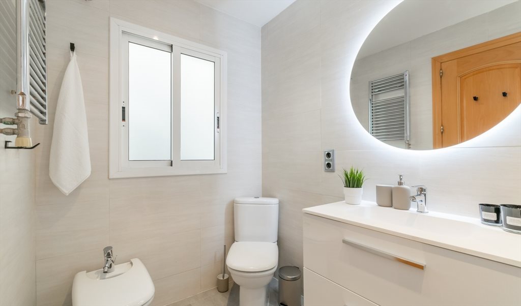 Piso Compartido en Via Augusta, Sarrià-Sant Gervasi - VANCOUVER PRIVATE TERRACE & AIR CONDITIONING | Roomgo - Image 3