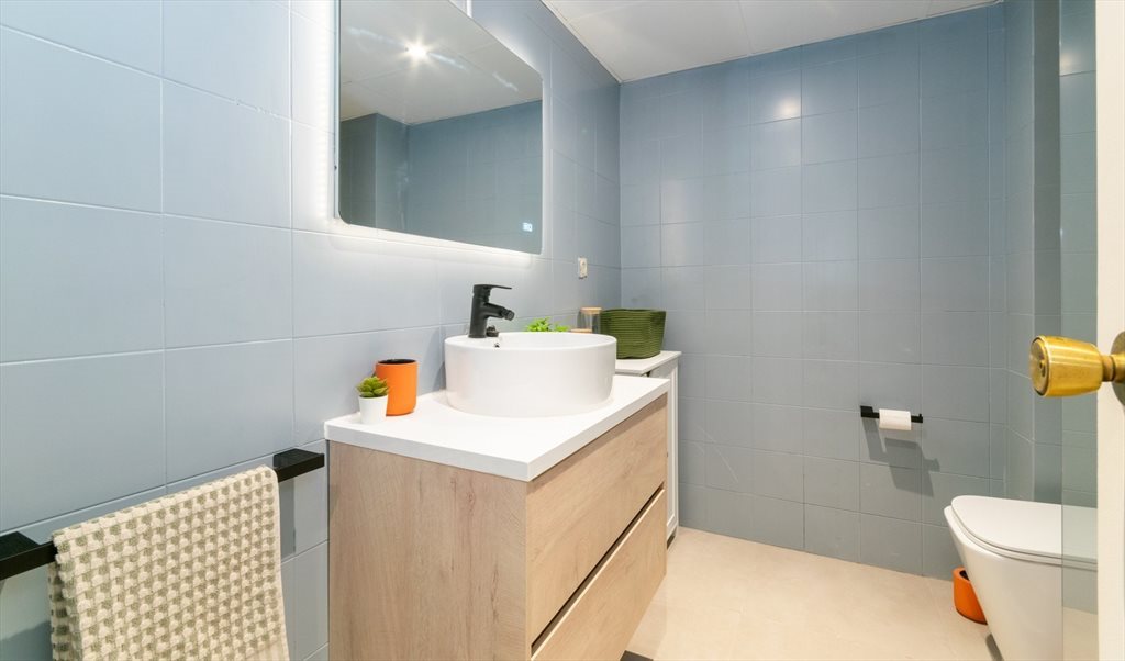 Piso Compartido en Gran Via de Carles III, Les Corts - GALWAY: SUPER COMFY ROOM WITH AC | Roomgo - Image 3