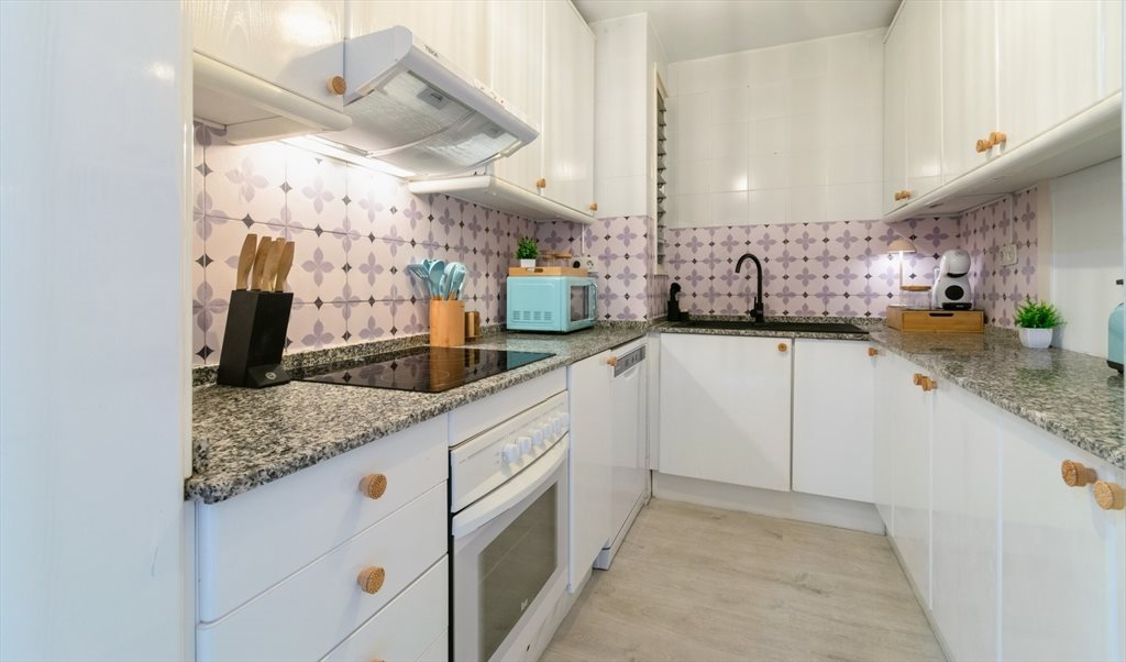 Piso Compartido en Gran Via de Carles III, Les Corts - GALWAY: SUPER COMFY ROOM WITH AC | Roomgo - Image 5