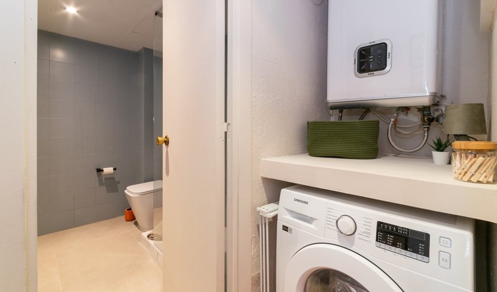 Piso Compartido en Gran Via de Carles III, Les Corts - GALWAY: SUPER COMFY ROOM WITH AC | Roomgo - Image 7