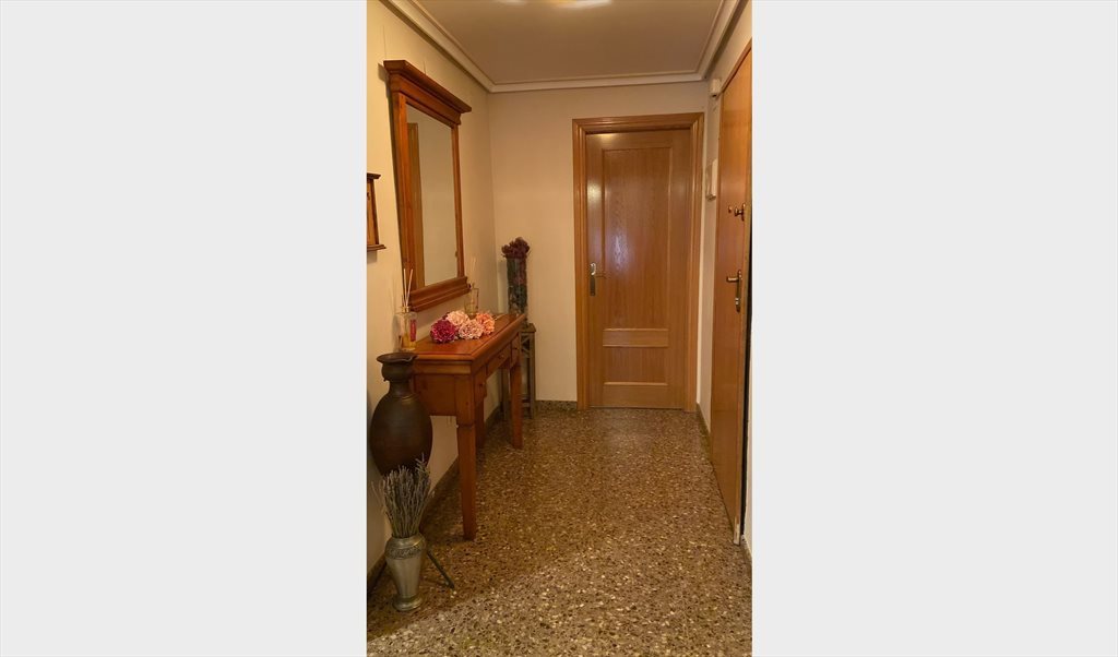 Piso Compartido en Carrer de la Caixa d'Estalvis, Torrent - Habitación con baño privado en Torrent (Zona Metro Avinguda) – Todo incluido | Roomgo - Image 2