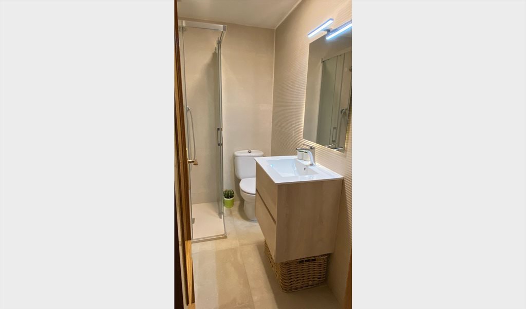 Piso Compartido en Carrer de la Caixa d'Estalvis, Torrent - Habitación con baño privado en Torrent (Zona Metro Avinguda) – Todo incluido | Roomgo - Image 4