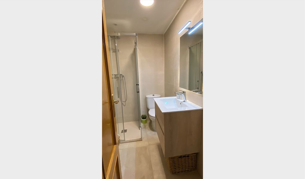 Piso Compartido en Carrer de la Caixa d'Estalvis, Torrent - Habitación con baño privado en Torrent (Zona Metro Avinguda) – Todo incluido | Roomgo - Image 5