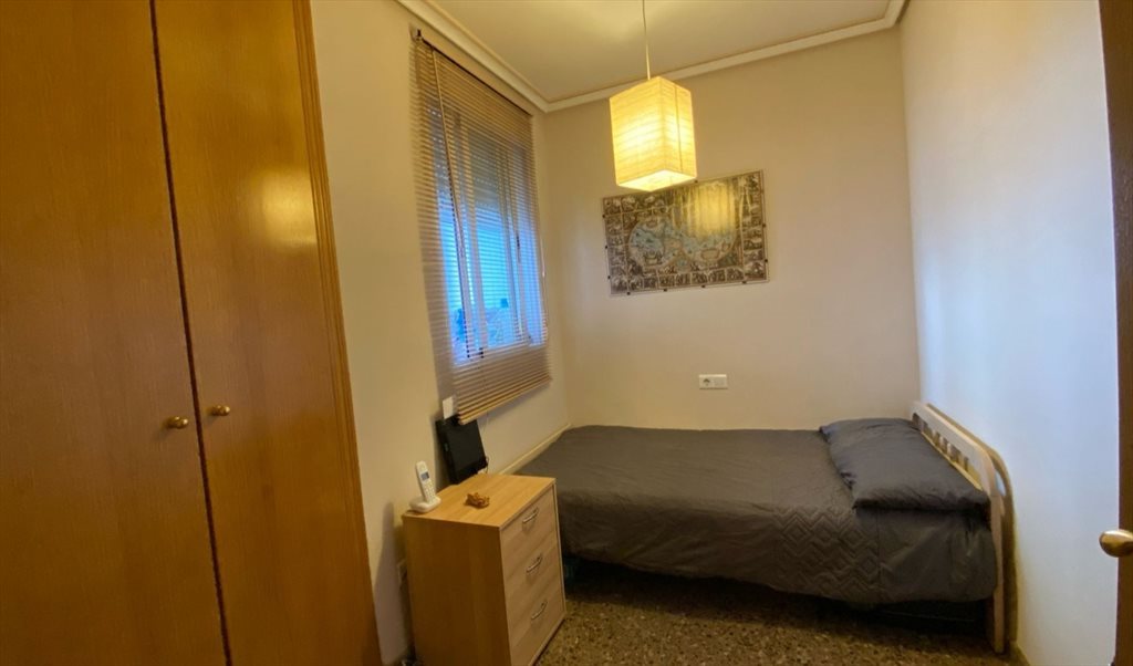 Piso Compartido en Carrer de la Caixa d'Estalvis, Torrent - Habitación con baño privado en Torrent (Zona Metro Avinguda) – Todo incluido | Roomgo - Image 7