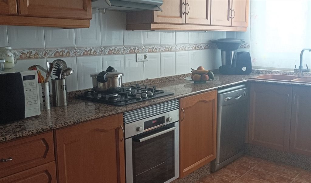 Piso Compartido en Carrer de la Caixa d'Estalvis, Torrent - Habitación con baño privado en Torrent (Zona Metro Avinguda) – Todo incluido | Roomgo - Image 8