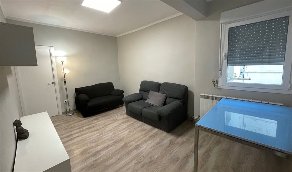 Piso Compartido en Calle de la Madre de Dios, Logroño - Personal Room | Roomgo - Image 2