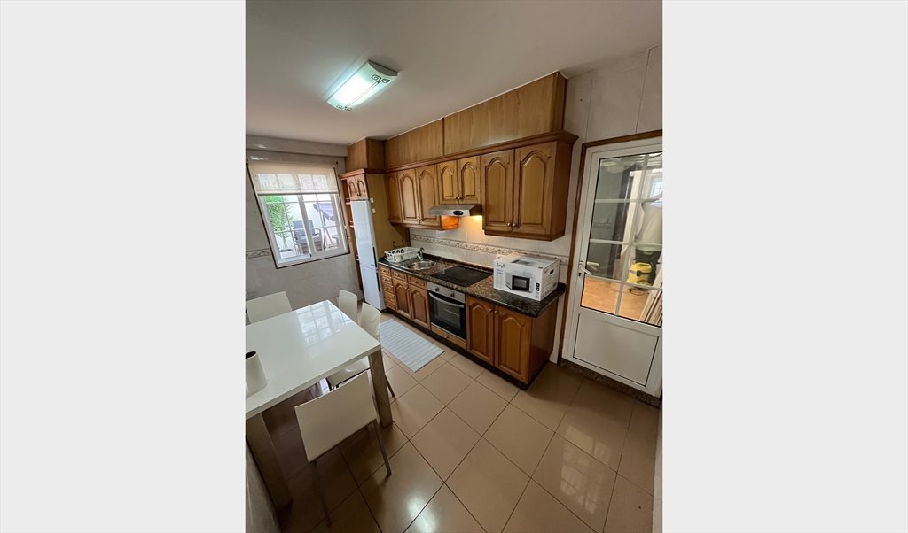 Piso Compartido en Calle de Francisco Catoira, A Coruña - Alquilo habitaciones temporada | Roomgo - Image 2